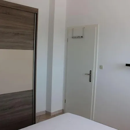 Julie Apartament