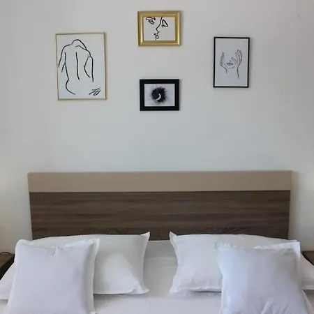 Julie Apartament *