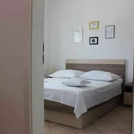 Julie Apartament Solin