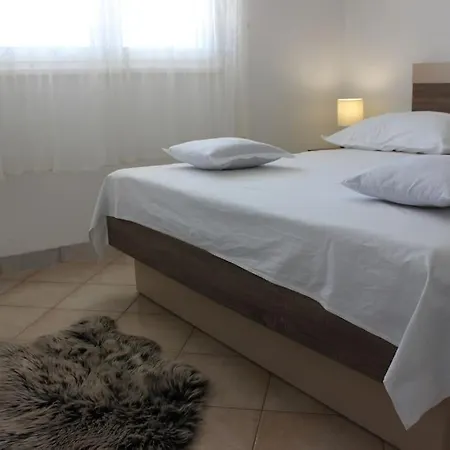 Julie Apartament