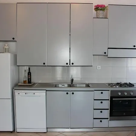 Julie Apartament Solin